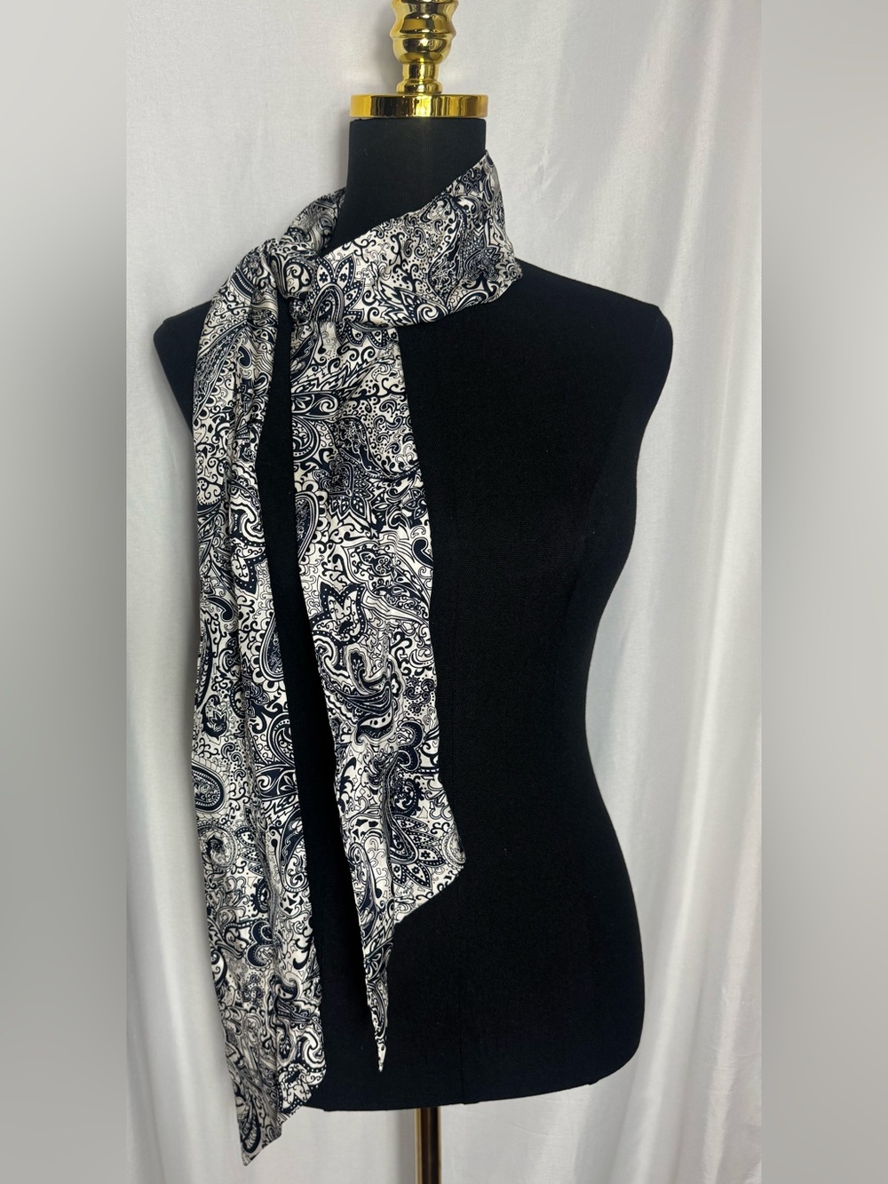 J.Crew women’s business casual elegant Blue & White Paisley Head Neck scarf